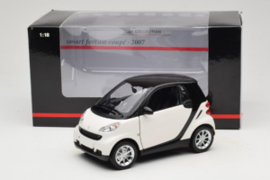 Smart Fortwo 451 Coupe Blanco Negro Minichamps 1:18 150036302 Metal - imagen 8 de 8
