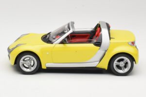 Smart Roadster 452 Amarillo Bburago 1:18 34099-M2 Metal - imagen 4 de 8