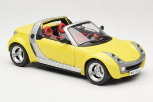 Smart Roadster 452 Amarillo Bburago 1:18 34099-M2 Metal - imagen 6 de 8