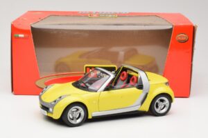 Smart Roadster 452 Amarillo Bburago 1:18 34099-M2 Metal - imagen 8 de 8