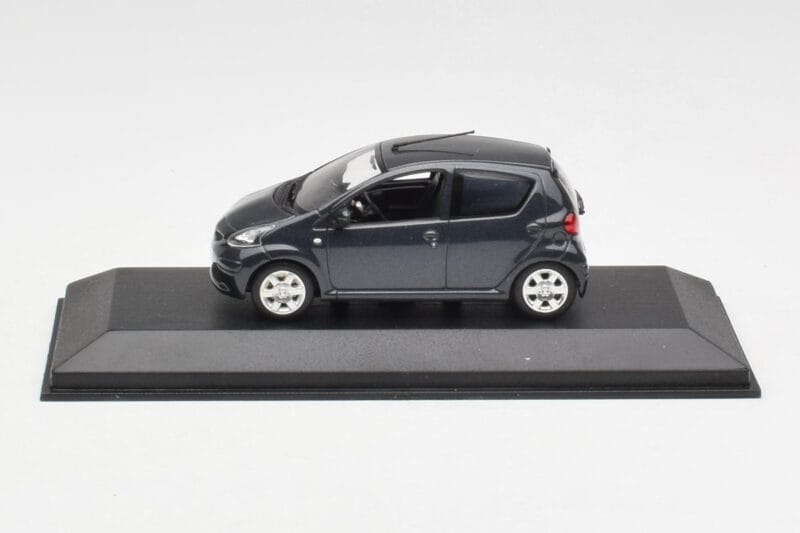 Toyota Aygo AB10 Grey Metallic Minichamps 1:43 AYGO001 Metal