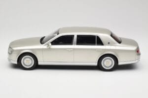 Toyota Century Silver Metallic Kyosho 1:18 KSR18036S Metal - imagen 3 de 6