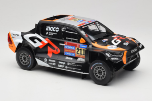 Toyota GR DKR Hilux Evo #211 H. Lategan / B. Cummings Rally Dakar 2025 IXO 1:18 18RMC237 Metal - imagen 4 de 6