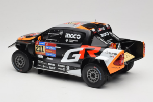 Toyota GR DKR Hilux Evo #211 H. Lategan / B. Cummings Rally Dakar 2025 IXO 1:18 18RMC237 Metal - imagen 5 de 6