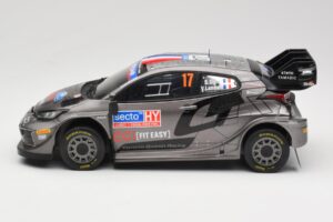 Toyota GR Yaris Rally1 #17 Toyota Gazoo Racing WRT S. Ogier / V. Landais Rally Finland 2024 IXO 1:18 18RMC216 Metal - imagen 3 de 6