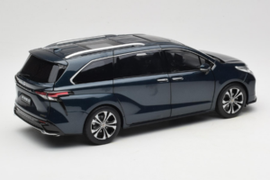 Toyota Granvia Azul Oscuro OEM 1:18 FCL22GR803 Metal - imagen 3 de 8