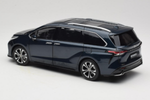 Toyota Granvia Azul Oscuro OEM 1:18 FCL22GR803 Metal - imagen 7 de 8