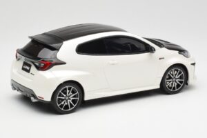 Toyota GRMN Yaris Rally Package Blanco Otto 1:18 OT1071 Resina - imagen 2 de 6
