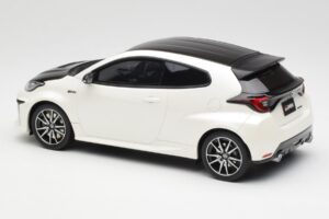 Toyota GRMN Yaris Rally Package Blanco Otto 1:18 OT1071 Resina - imagen 5 de 6