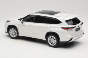 Toyota Highlander XU70 Blanco OEM 1:18 26071-2011 Metal - imagen 7 de 8