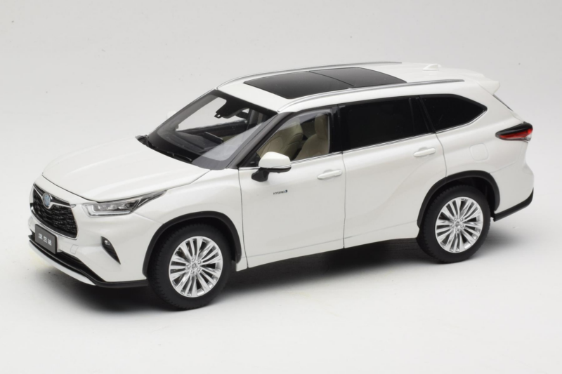 Toyota Highlander XU70 Blanco OEM 1:18 26071-2011 Metal