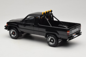 Toyota Hilux N60 SR5 Pickup Negro Otto 1:18 OT481B Resina - imagen 5 de 6