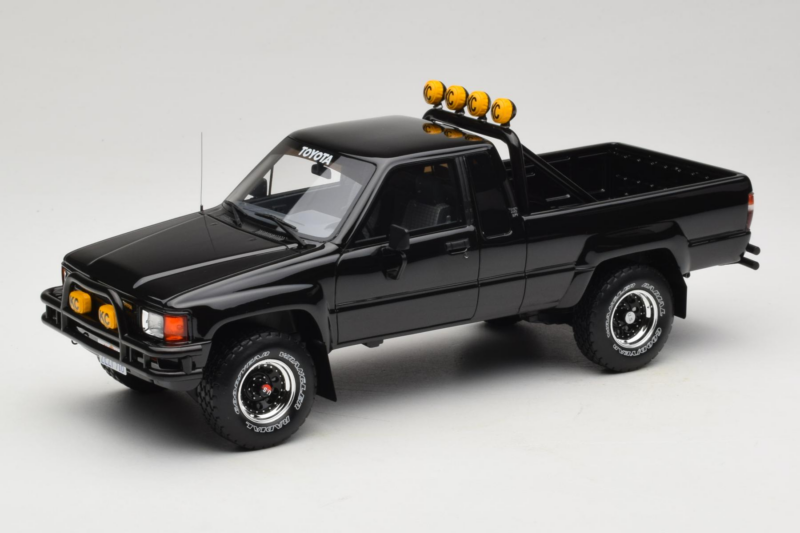 Toyota Hilux N60 SR5 Pickup Negro Otto 1:18 OT481B Resina