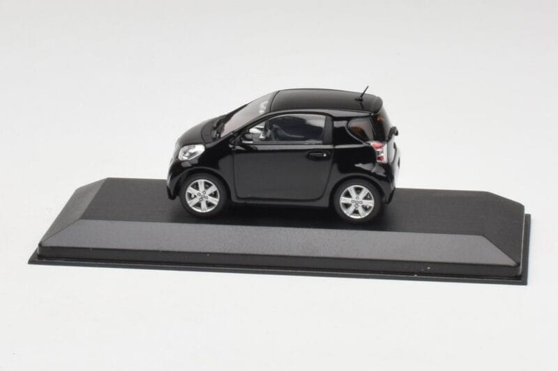 Toyota iQ Negro Mica Minichamps 1:43 403166803 Metal