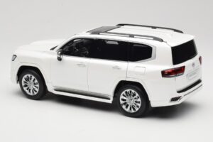 Toyota Land Cruiser J300 ZX Blanco LCD 1:18 LCD18013-ZX-WH Metal - imagen 7 de 8