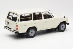 Toyota Land Cruiser J60 Blanco Kyosho 1:18 08956W Metal - imagen 3 de 8