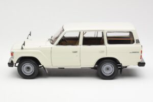 Toyota Land Cruiser J60 Blanco Kyosho 1:18 08956W Metal - imagen 4 de 8