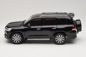 Toyota Land Cruiser LC200 Negro Kengfai 1:18 KF024-13 Metal - imagen 4 de 8