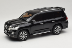 Toyota Land Cruiser LC200 Negro Kengfai 1:18 KF024-13 Metal