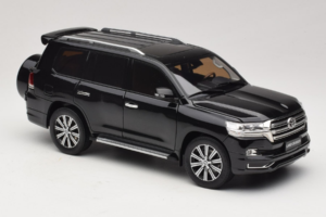 Toyota Land Cruiser LC200 Negro Kengfai 1:18 KF024-13 Metal - imagen 6 de 8