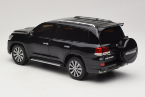 Toyota Land Cruiser LC200 Negro Kengfai 1:18 KF024-13 Metal - imagen 7 de 8
