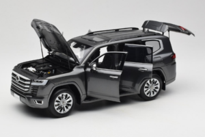 Toyota Land Cruiser LC300 ZX Gris LCD 1:18 LCD18013-ZX-GR Metal - imagen 2 de 8