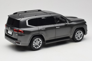 Toyota Land Cruiser LC300 ZX Gris LCD 1:18 LCD18013-ZX-GR Metal - imagen 3 de 8