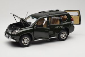 Toyota Land Cruiser Prado J150 Verde Paudi Model 1:18 623132-GR Metal - imagen 2 de 8