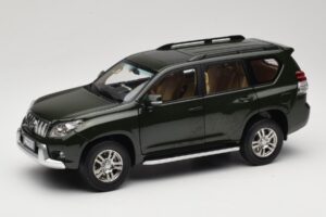 Toyota Land Cruiser Prado J150 Verde Paudi Model 1:18 623132-GR Metal