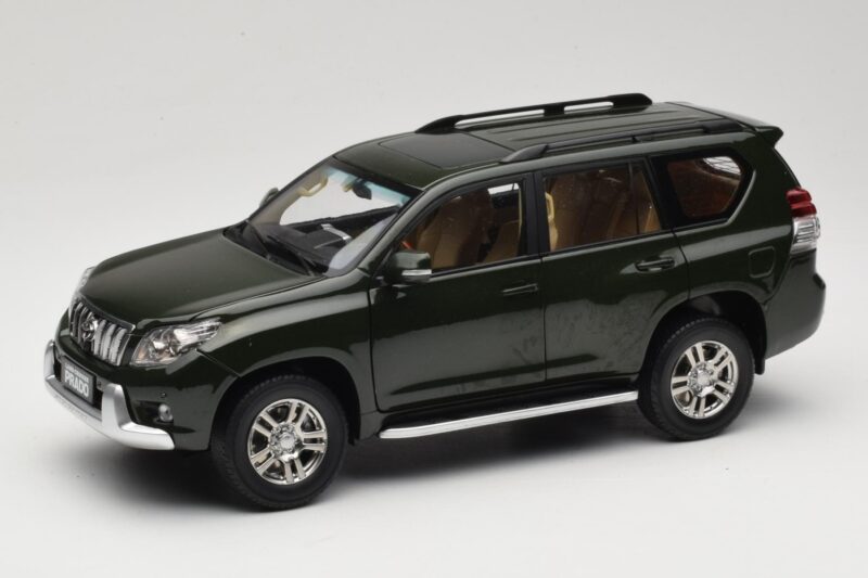 Toyota Land Cruiser Prado J150 Verde Paudi Model 1:18 623132-GR Metal