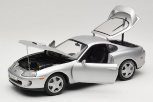 Toyota Supra A80 Plata Kyosho 1:18 8847 Metal - imagen 2 de 8