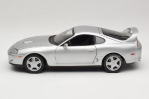 Toyota Supra A80 Plata Kyosho 1:18 8847 Metal - imagen 4 de 8