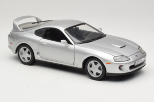Toyota Supra A80 Plata Kyosho 1:18 8847 Metal - imagen 6 de 8