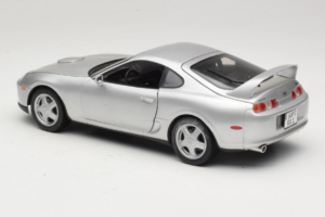 Toyota Supra A80 Plata Kyosho 1:18 8847 Metal - imagen 7 de 8