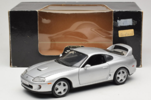 Toyota Supra A80 Plata Kyosho 1:18 8847 Metal - imagen 8 de 8