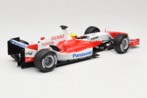 Toyota TF105 #17 R. Schumacher Panasonic Toyota Racing Showcar 2005 Minichamps 1:18 100050087 Metal - imagen 2 de 7