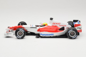 Toyota TF105 #17 R. Schumacher Panasonic Toyota Racing Showcar 2005 Minichamps 1:18 100050087 Metal - imagen 3 de 7