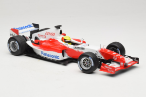 Toyota TF105 #17 R. Schumacher Panasonic Toyota Racing Showcar 2005 Minichamps 1:18 100050087 Metal - imagen 4 de 7
