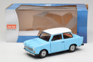 Trabant 601 Deluxe Azul Blanco Sun Star 1:18 4286 Metal - imagen 6 de 6