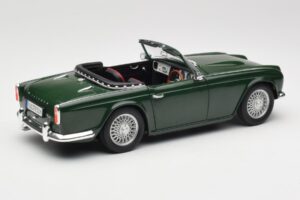 Triumph TR4 British Racing Green Revell 1:18 08827-T1 Metal - imagen 3 de 8