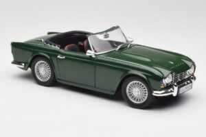 Triumph TR4 British Racing Green Revell 1:18 08827-T1 Metal - imagen 6 de 8
