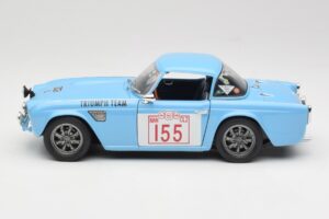 Triumph TR4 Rally Car Revell 1:18 8773 Metal - imagen 4 de 8