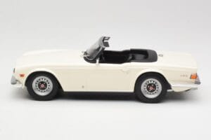 Triumph TR6 PI Blanco Minichamps 1:18 155132035 Metal - imagen 3 de 6