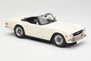 Triumph TR6 PI Blanco Minichamps 1:18 155132035 Metal - imagen 4 de 6