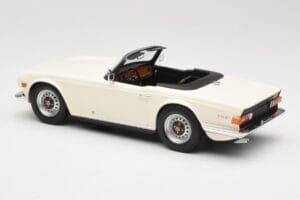 Triumph TR6 PI Blanco Minichamps 1:18 155132035 Metal - imagen 5 de 6
