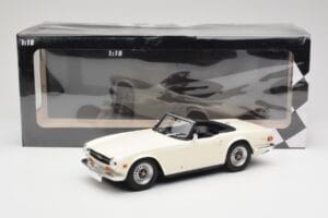 Triumph TR6 PI Blanco Minichamps 1:18 155132035 Metal - imagen 6 de 6
