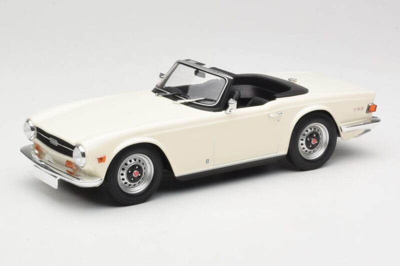 Triumph TR6 PI Blanco Minichamps 1:18 155132035 Metal