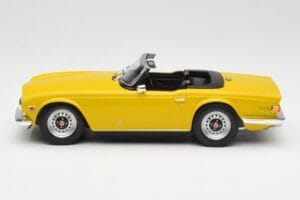 Triumph TR6 RHD Amarillo Minichamps 1:18 155132034 Metal - imagen 3 de 6