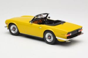 Triumph TR6 RHD Amarillo Minichamps 1:18 155132034 Metal - imagen 5 de 6