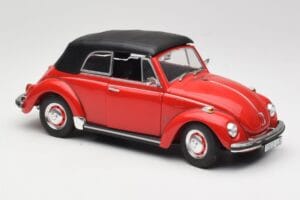 Volkswagen 1302 LS Cabriolet Rojo Revell 1:18 08470 Metal - imagen 6 de 8